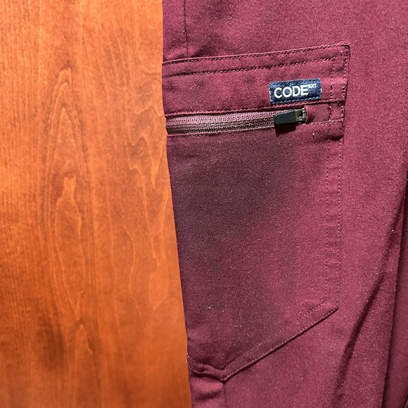 Maroon burgundy scrub jogger set - Picture 7 of 8
